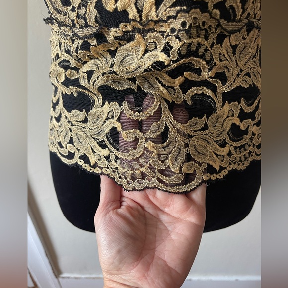Definitely Wendy, Black/Gold, Lace/Mesh semi- crop fitted top, size med - Picture 5 of 10